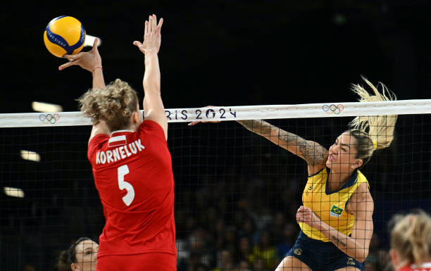 墊球基本功：姿勢、移動與擊球點的完美結(jié)合