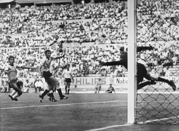 世界杯決賽上半場：法國2-1克羅地亞，格列茲曼點(diǎn)射破門